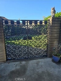 Building Photo - 564 E Fellows Dr