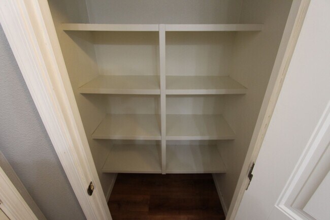 Building Photo - * LEASE PENDING $500 Move-In Special! Charming 3-Bed Home in Christmas Tree Estates