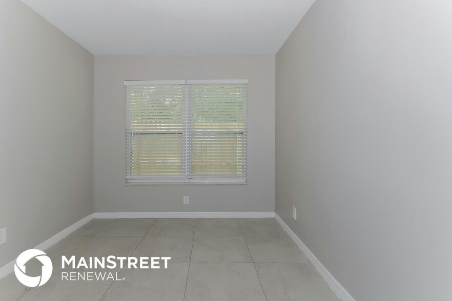 Building Photo - 3299 SE Garden St