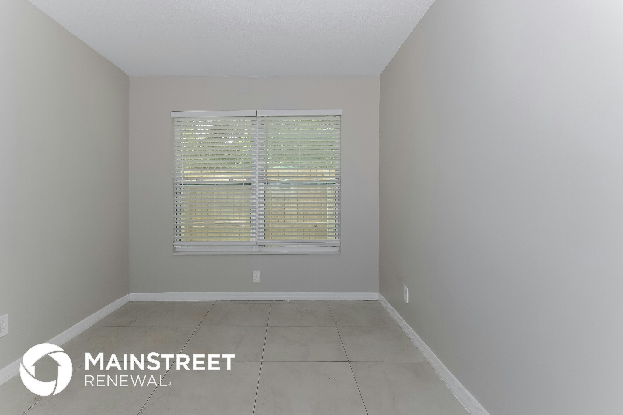 Building Photo - 3299 SE Garden St