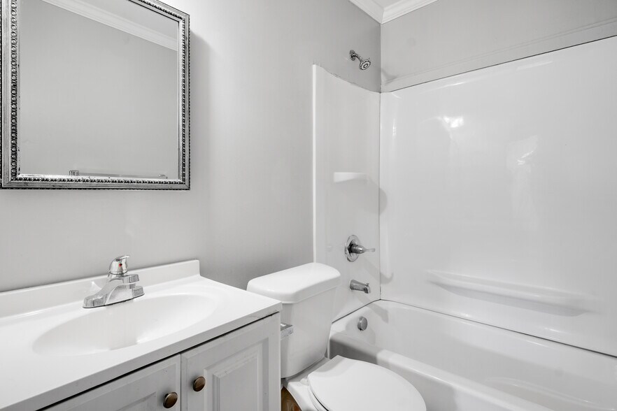 Building Photo - 4427 Northaven Dr