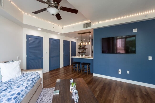 Building Photo - Beautiful 1 Bdrm, 1.5 Bath for Rent at Cortez Blu Condos in Cortez Hill