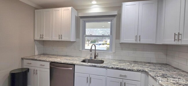 Building Photo - 22 Oak Br Rd