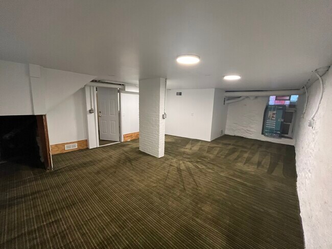 NEW LED LIGHTING AND BLINDS - 32 E Northwood Ave