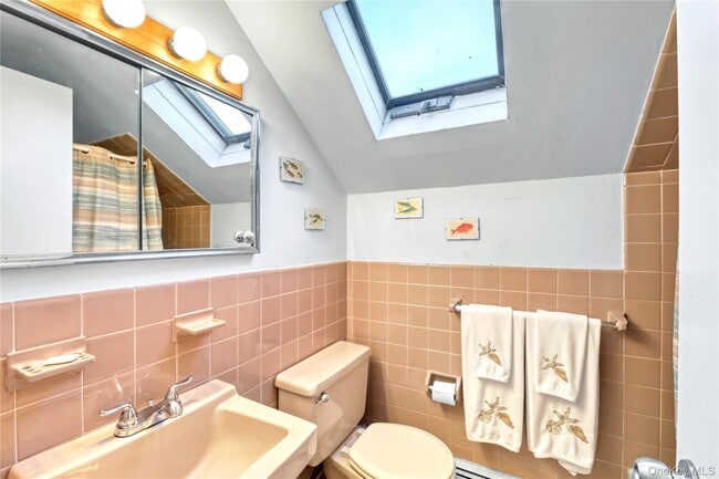 Building Photo - 170 Beach Ln