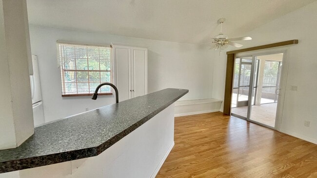 Building Photo - 3 BR , 2 Bath Annual Screened Pool Home Available