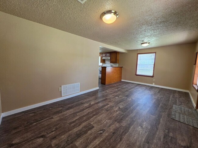 Building Photo - Cute 2 Bed home in Shawnee