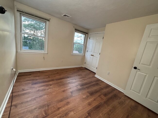 Building Photo - 118 Montclair Ave