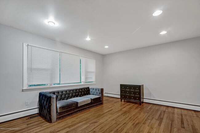 Building Photo - 200 Oakhurst Rd