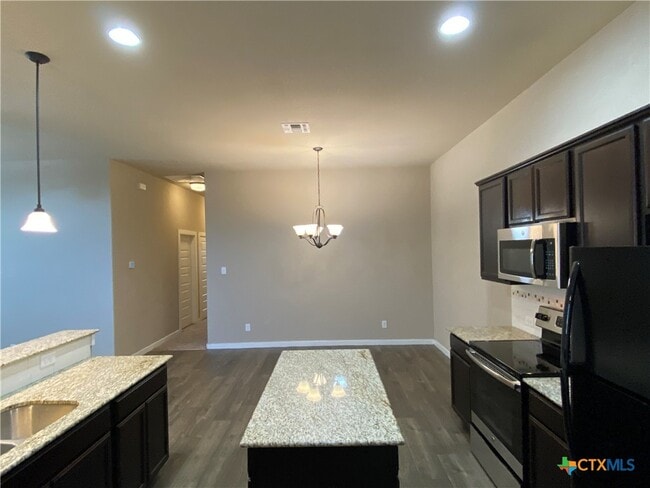 Building Photo - 2213 Avery Village