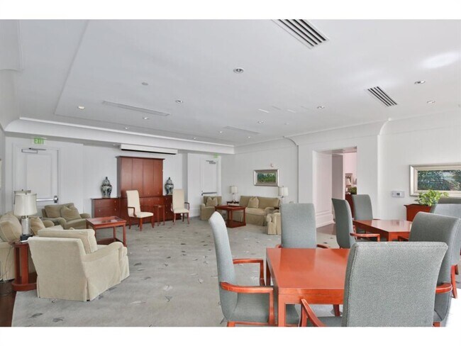 Building Photo - 1350 Main St