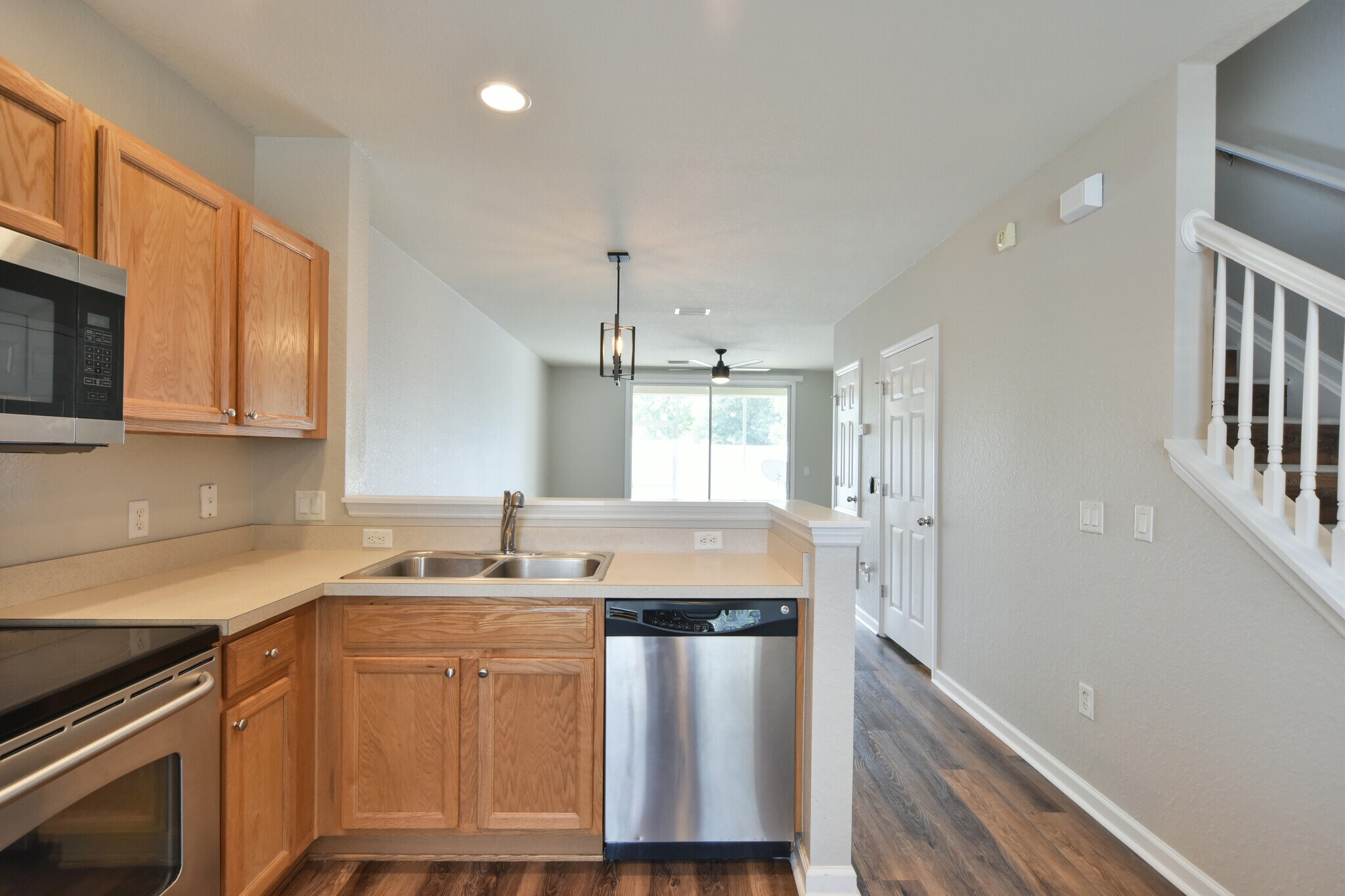 Building Photo - 4490 SW 49th Ave