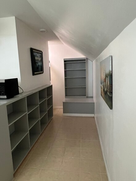 Reading or TV nook - 2540 Greenwood Dr
