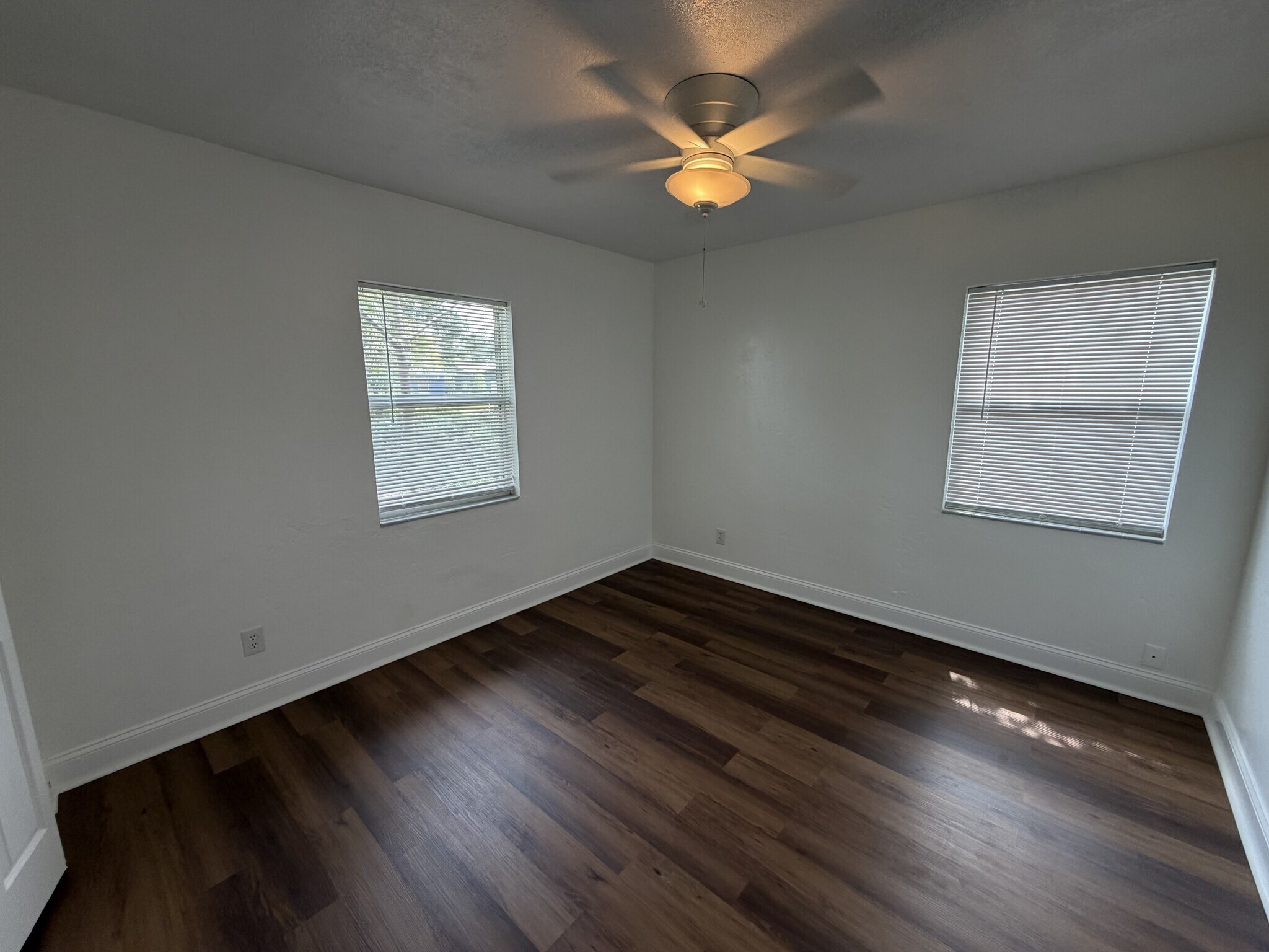 Building Photo - 3 Bed/3 Bath