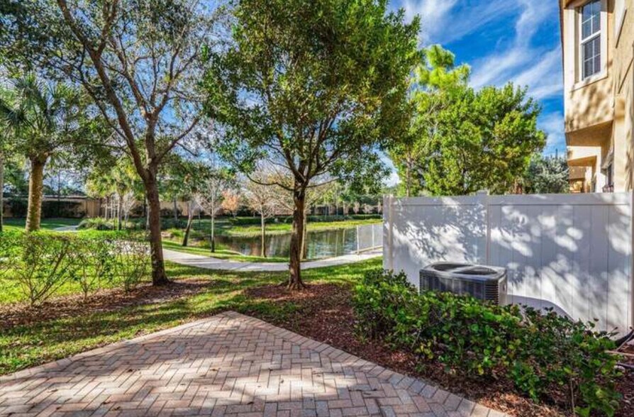 Building Photo - 5915 Monterra Club Dr