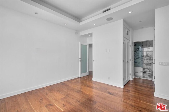 Building Photo - 1155 N La Cienega Blvd