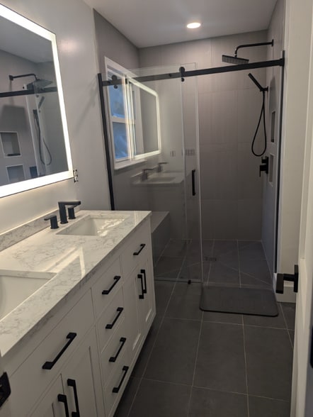 Building Photo - 5845 Shadewater Dr