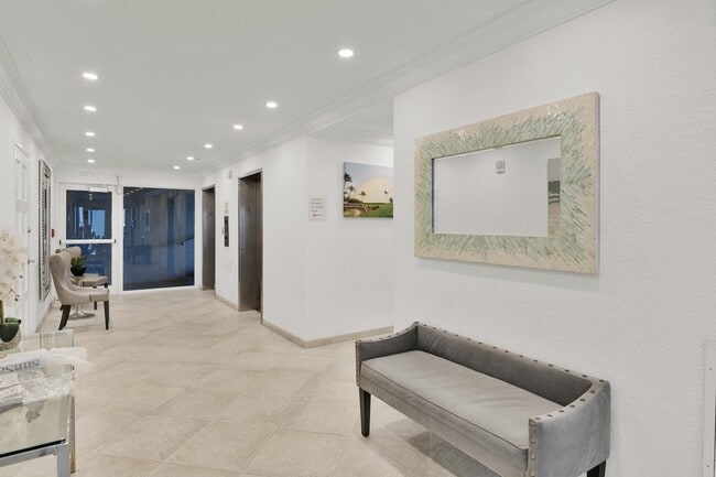 Building Photo - 1069 Hillsboro Mile