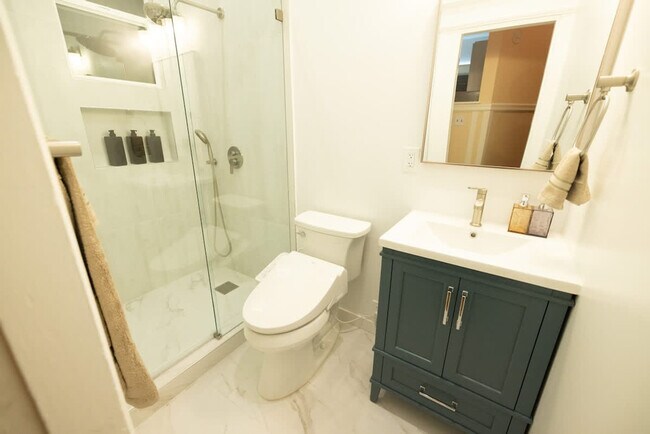 Building Photo - 1107 Broadway-SI ID1309749P