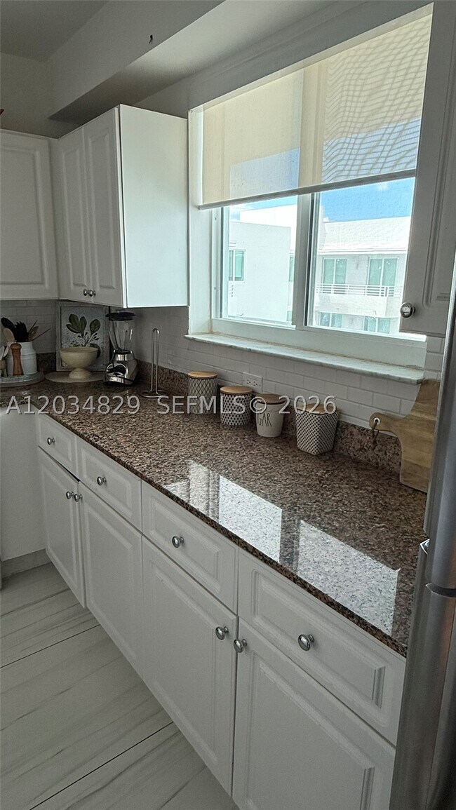 Building Photo - 7800 Collins Ave