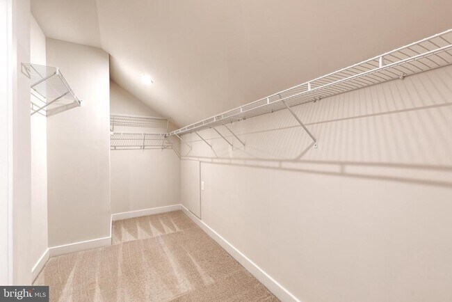 Building Photo - 228 S Newkirk St