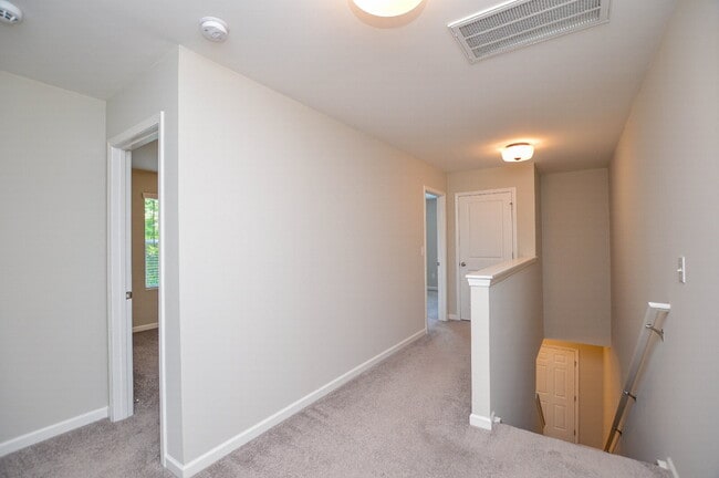 Building Photo - Spacious 4 Bedroom Home with 1st Floor Primary Suite in Austen Lakes  4 Bedrooms | 2.5 Bathrooms ...