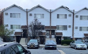 Building Photo - 7 Dune Ct