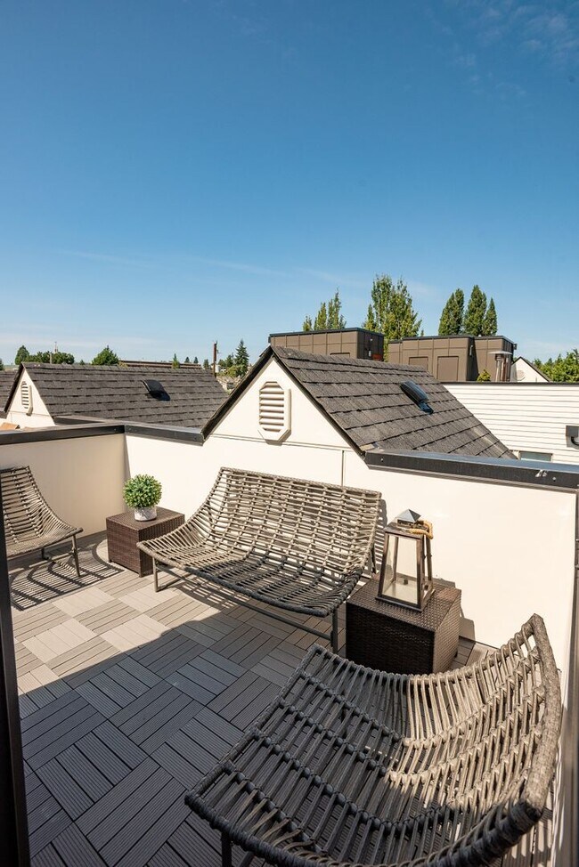 Building Photo - Ballard Townhouse