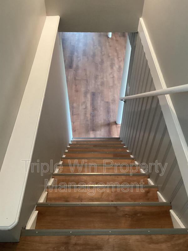 Building Photo - 563 Apex Dr