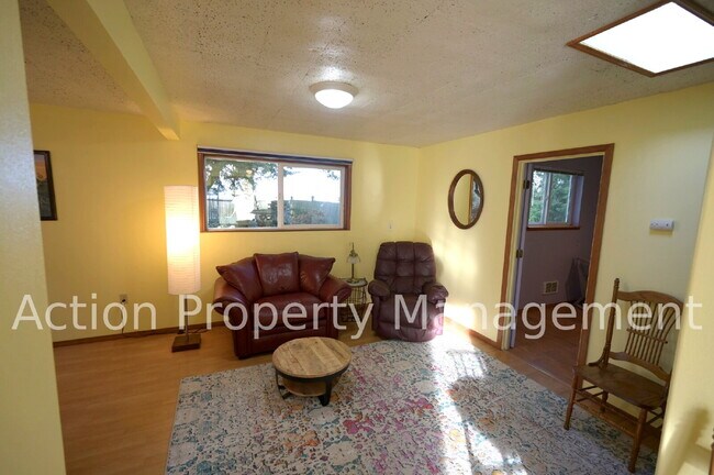 Building Photo - Furnished cabin on 3 acres, in Sequim