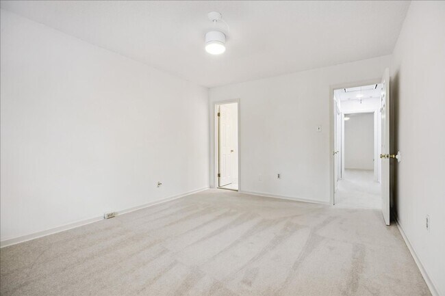 Building Photo - 1694 Belvedere Ct