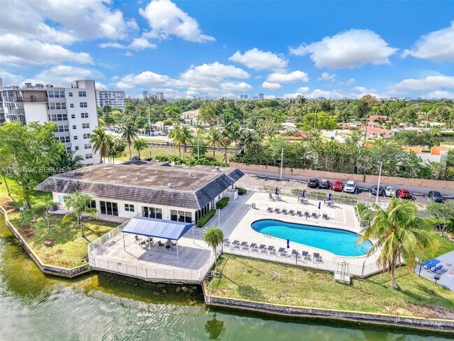 Building Photo - 1075 NE Miami Gardens Dr