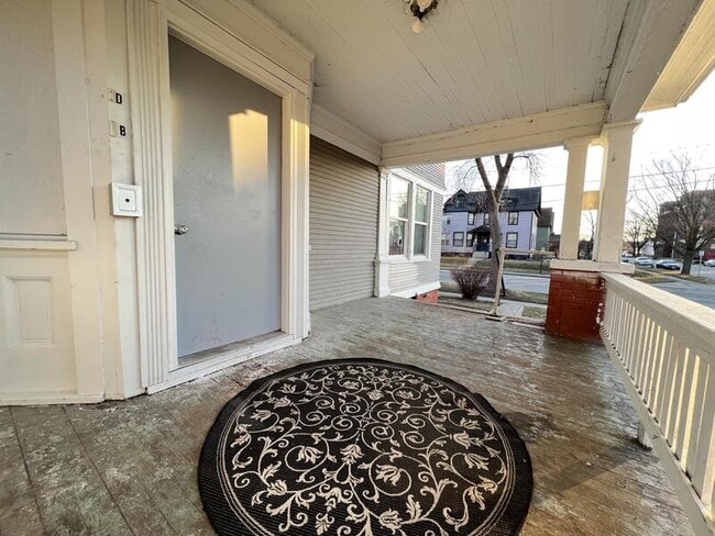 Building Photo - 1503 2nd Ave SE