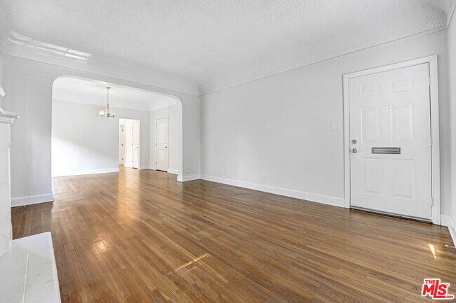 Building Photo - 1359 Cloverdale Ave