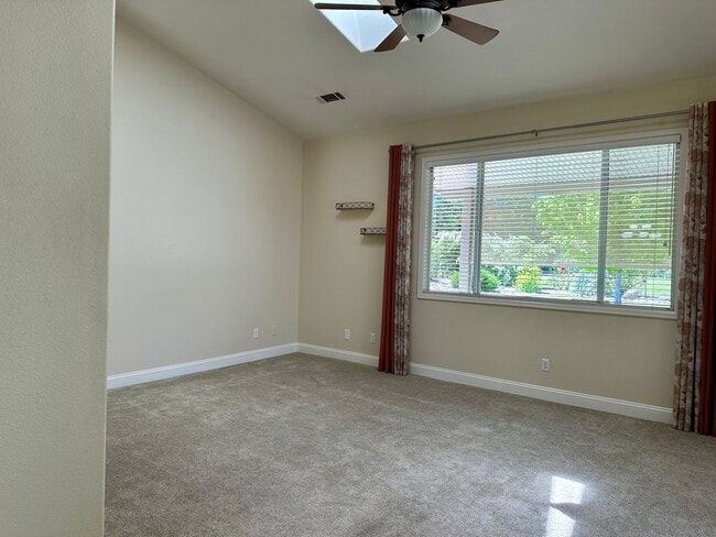 Building Photo - Beautiful well maintained home! Excellent ...
