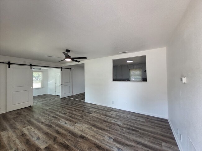 Building Photo - 558 Harrison Ln