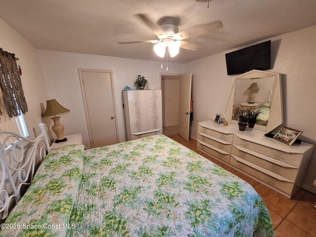 Building Photo - 279 Ellwood Ave