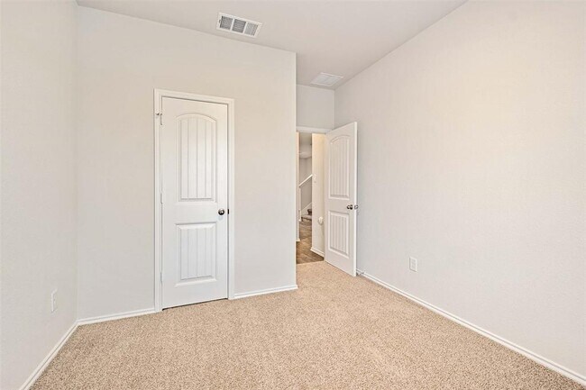 Building Photo - 204 Lily Pond Trl
