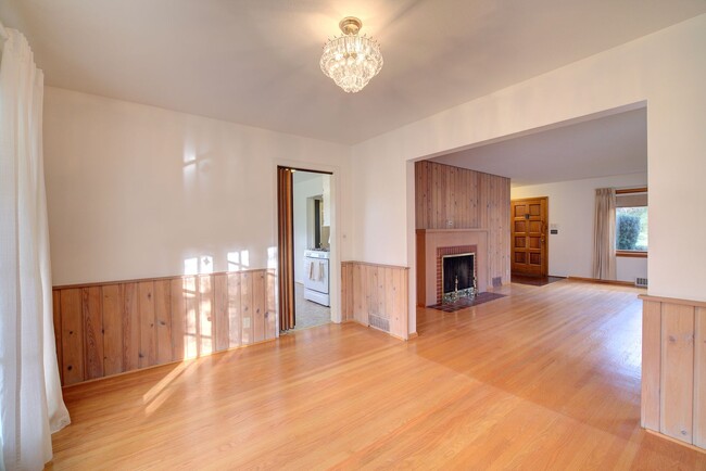 Building Photo - 3Bd/2Ba Seattle House