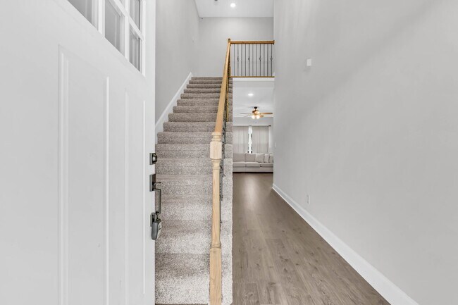 Building Photo - Beautiful modern home less than 2 years old