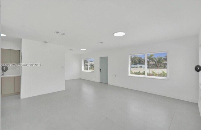 Building Photo - 4701 N Andrews Ave