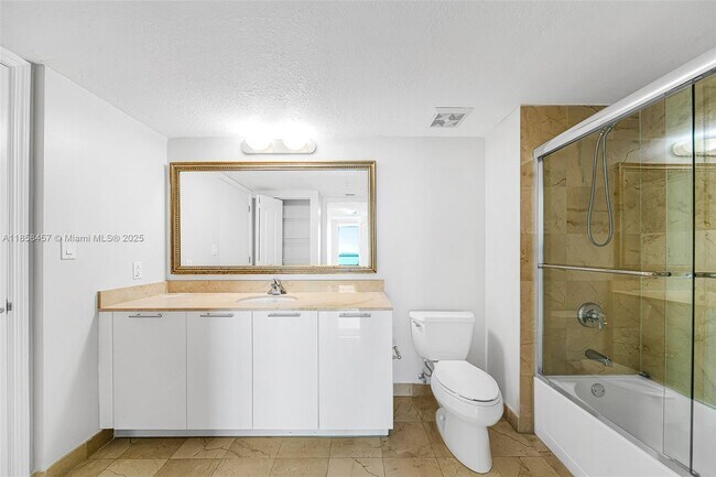 Building Photo - 1800 N Bayshore Dr