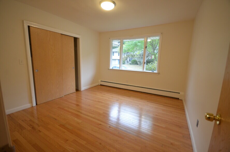 Building Photo - 20 Mossdale Rd