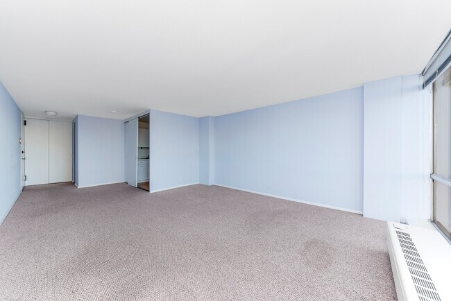Building Photo - 2400 N Lakeview Ave