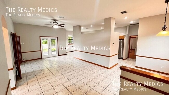 Building Photo - 2372 Sunnyview Dr