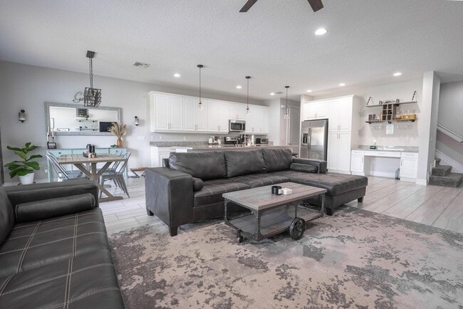 Building Photo - 11985 Park Central