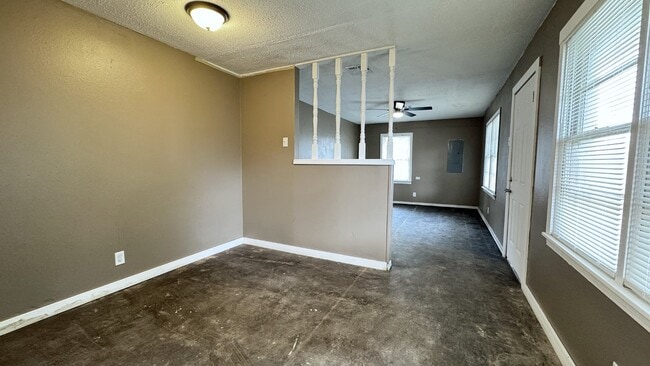 Building Photo - 808 Kyle St