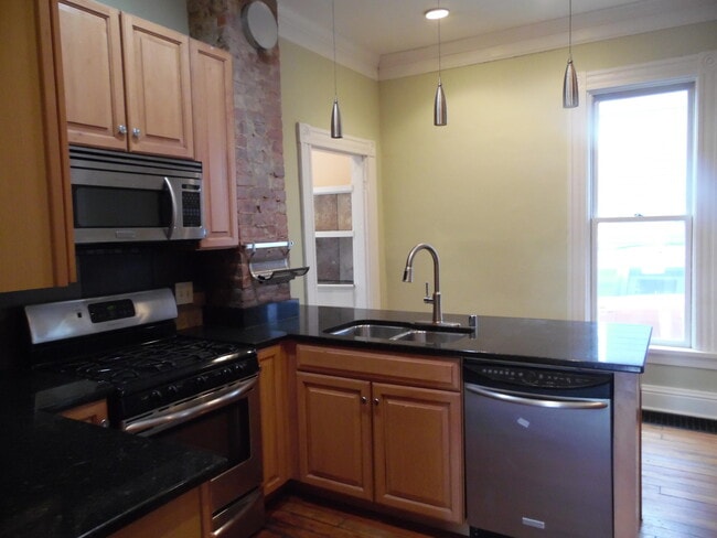 Building Photo - 706 W Maxwell St