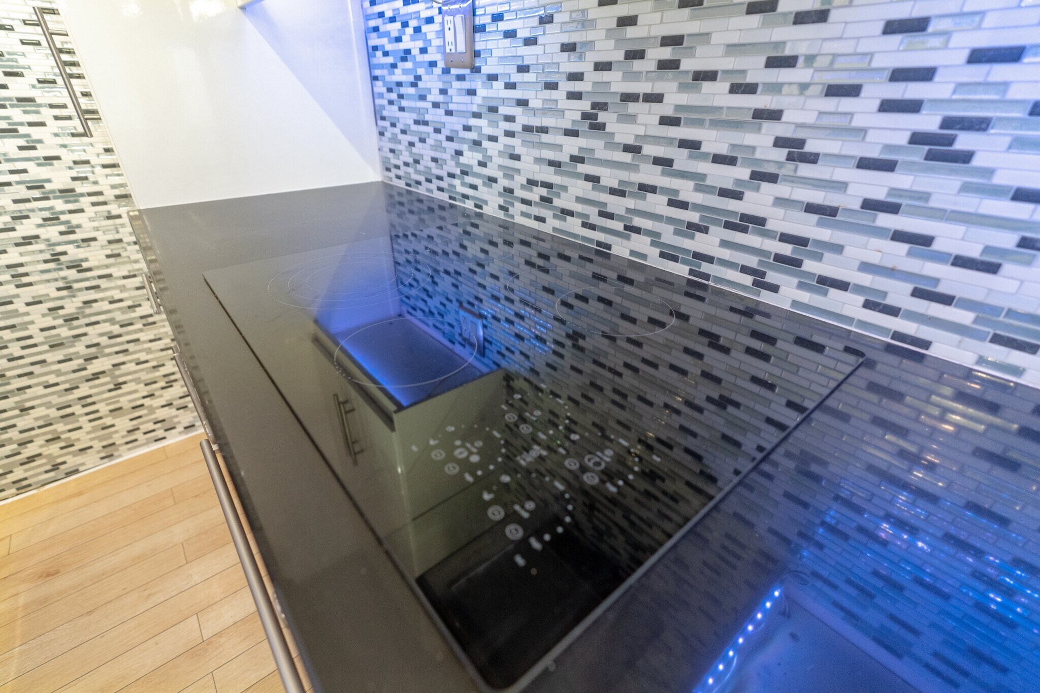 Building Photo - 639 Bay St