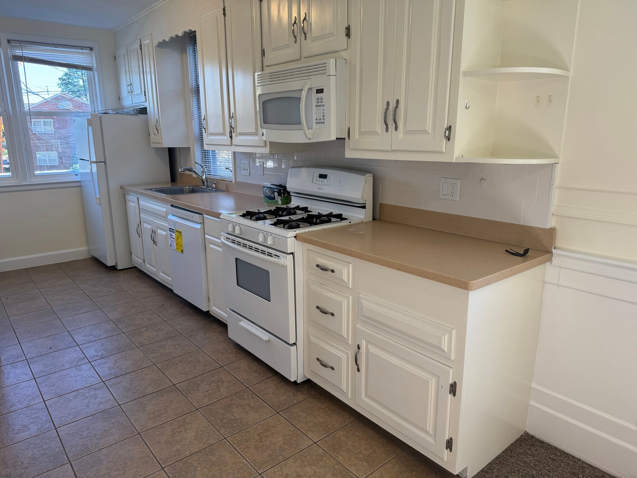 Kitchen - 203 Lawrence Ave